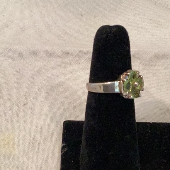 Peridot Ring - Picture 4 of 6